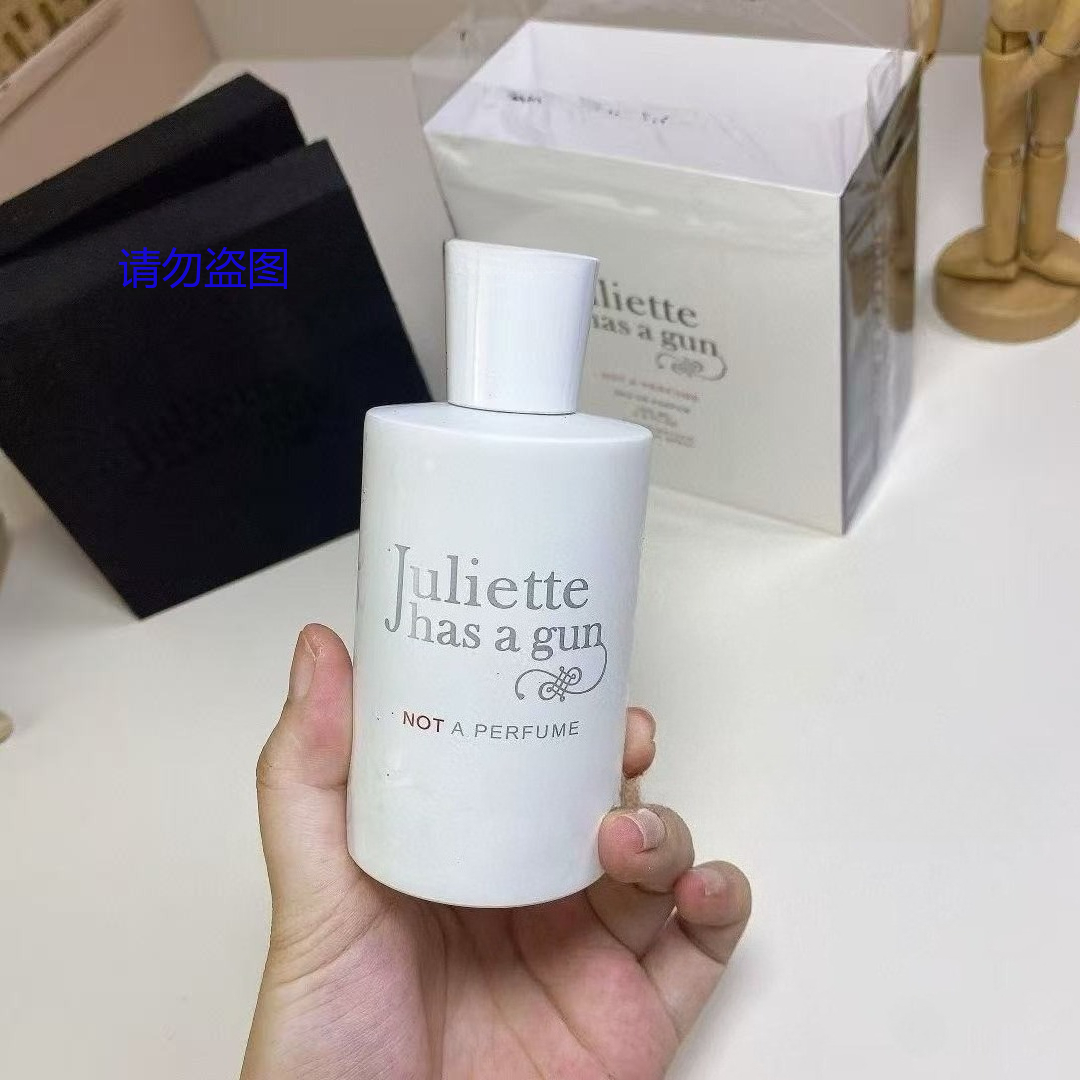 Kadınlar ve Erkekler İçin Lüks - Perfume Fragrance Couture incelemesi ve fiyatı